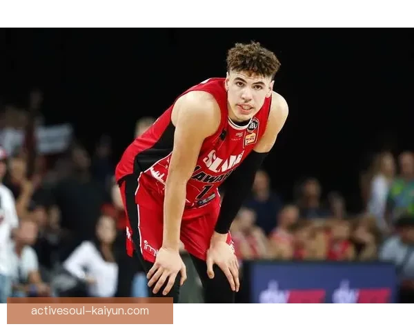 洛塞尔索展现卓越传球能力，助力球队攻防转换表现亮眼