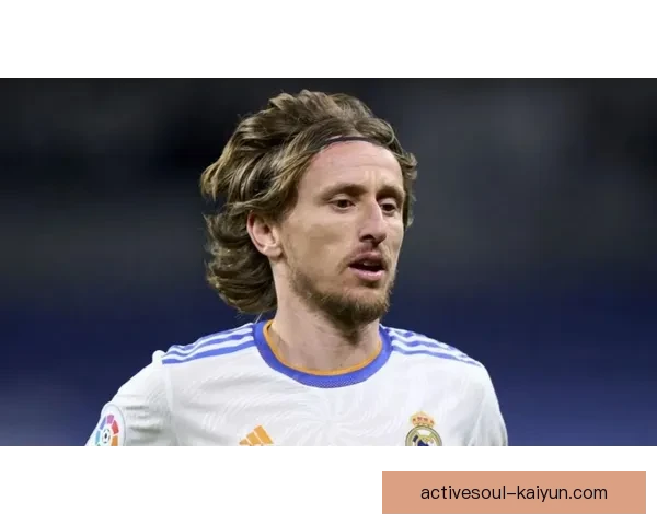 莫德里奇中场组织力再显威力，状态持续提升助力球队争夺荣誉